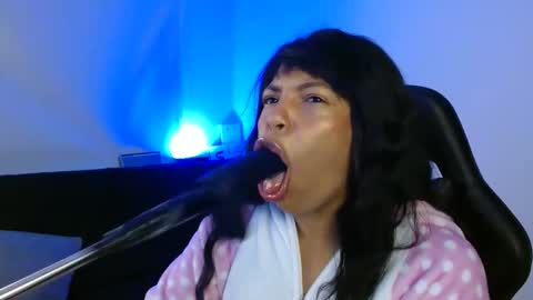 Snapshot of anabel693 chatting on 4, 2, 2025 anabel alice gandara online show from 4, 2, 2025