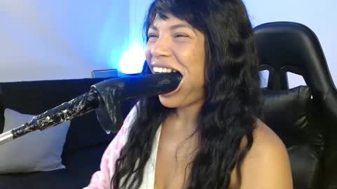 Snapshot of anabel693 chatting on 4, 2, 2025 anabel alice gandara online show from 4, 2, 2025