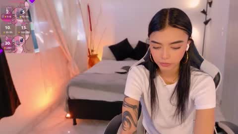 Snapshot of anabelwolf chatting on 18, 11, 2025 ANABEL WOLF online show from 18, 11, 2025