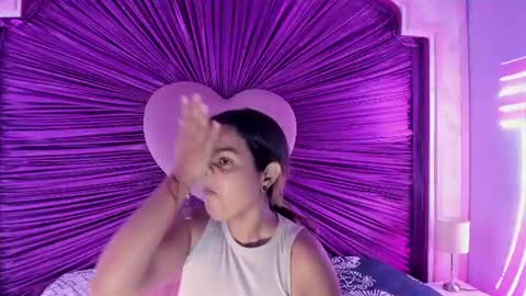 Snapshot of anaelle_bardin chatting on 17, 6, 2026 Anna online show from 17, 6, 2026