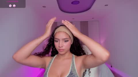 Snapshot of anahi_curlie1 chatting on 4, 2, 2025 Anahi Curlie online show from 4, 2, 2025