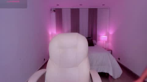 Snapshot of anahi_curlie1 chatting on 19, 2, 2025 Anahi Curlie online show from 19, 2, 2025