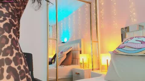 Anahi  online show from 27, 4, 2026