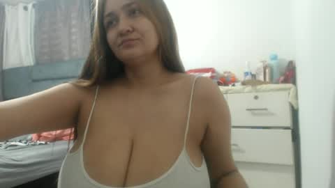 Snapshot of analy_hot chatting on 12, 6, 2026 analy_hot online show from 12, 6, 2026