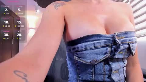 Snapshot of anaruiz1_ chatting on 1, 3, 2025 ana online show from 1, 3, 2025