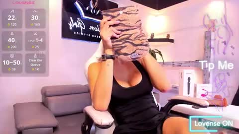 Snapshot of anaruiz1_ chatting on 15, 10, 2025 ana online show from 15, 10, 2025