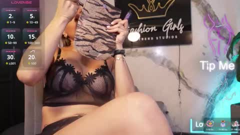 Snapshot of anaruiz1_ chatting on 25, 11, 2025 ana online show from 25, 11, 2025