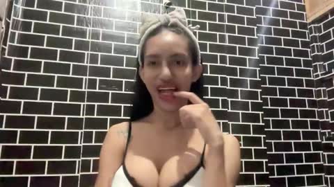 anawalters online show from 8, 11, 2025