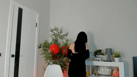 Layla online show from 9, 3, 2026