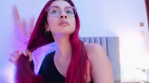 Andra Cyrus online show from 3, 2, 2025