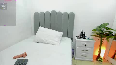 Snapshot of andrea_osorio_ chatting on 3, 3, 2025 Andrea online show from 3, 3, 2025