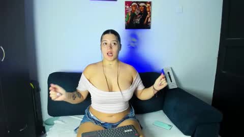 Andrea  Karina online show from 5, 10, 2025