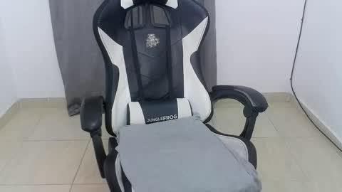 andres180950734 online show from 13, 10, 2025