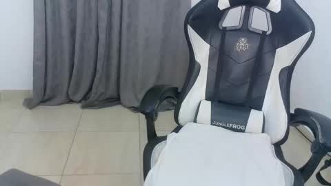 andres180950734 online show from 4, 12, 2025