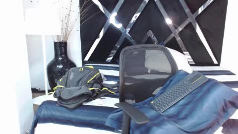 insta andres clark  online show from 27, 2, 2025