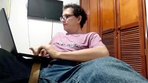 Snapshot of andresfloga chatting on 14, 11, 2025 andresfloga online show from 14, 11, 2025