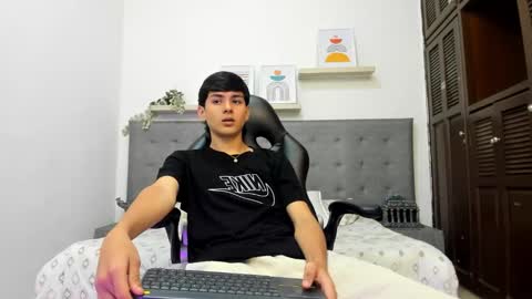 Snapshot of andrew_restrepo chatting on 9, 3, 2026 andrew restrepo online show from 9, 3, 2026