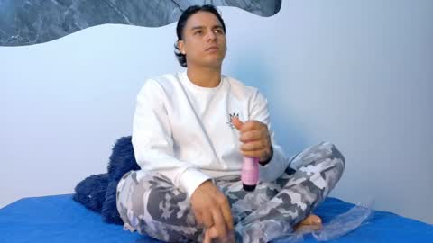 andyhot__ online show from 27, 4, 2026