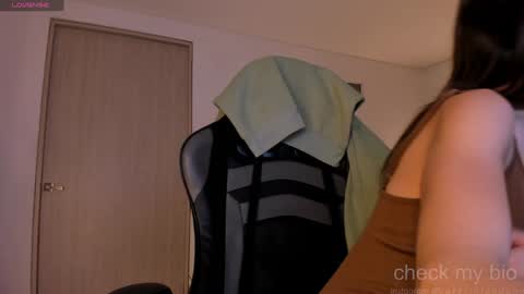 Snapshot of anelisse_ chatting on 16, 1, 2025 online show from 16, 1, 2025