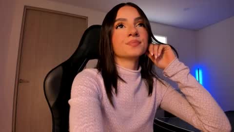 Snapshot of anelisse_ chatting on 7, 3, 2025 online show from 7, 3, 2025