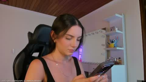 Snapshot of anelisse_ chatting on 2, 8, 2026 online show from 2, 8, 2026
