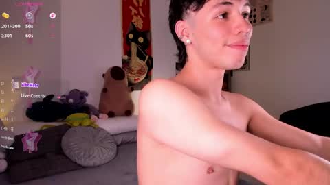 Snapshot of angel_bless19 chatting on 21, 5, 2026 Angel help me with 100 thumbs up online show from 21, 5, 2026