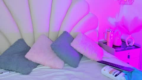 Snapshot of angel_bloom1 chatting on 8, 5, 2026 Angel online show from 8, 5, 2026