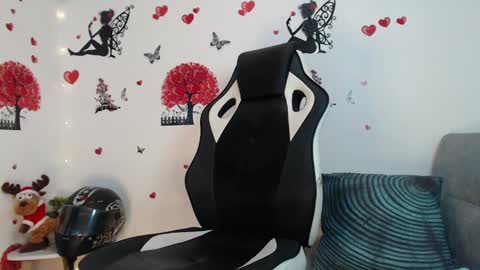 Angel Curl online show from 25, 1, 2025