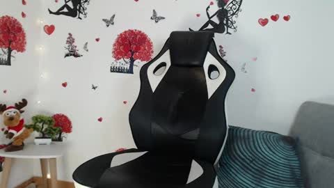 Angel Curl online show from 9, 2, 2025