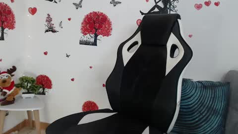 Angel Curl online show from 25, 2, 2025