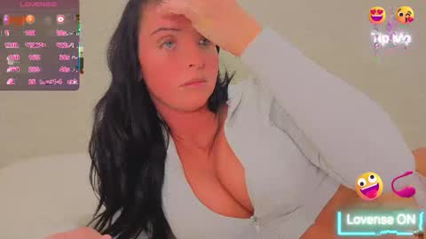 Snapshot of angel_ique chatting on 10, 3, 2026 angel_ique online show from 10, 3, 2026