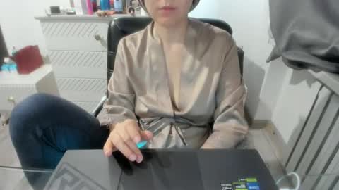 angel_lee__ online show from 10, 2, 2025