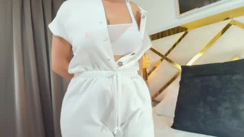 Nicolle  online show from 31, 3, 2026