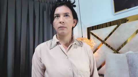 Nicolle  online show from 24, 7, 2026