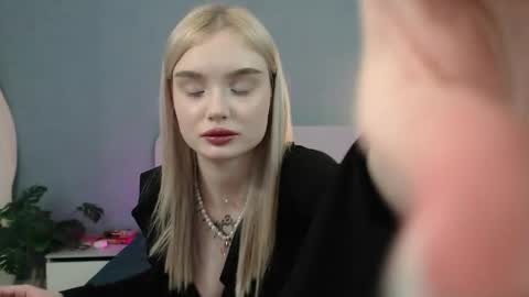 Angela online show from 10, 5, 2026