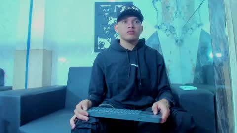 angel_villareal_ online show from 27, 4, 2026