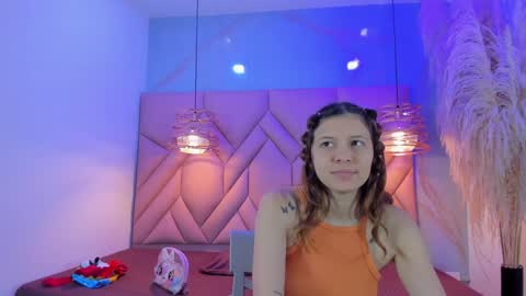 Snapshot of angelaa_cute chatting on 5, 2, 2025 ANGELA online show from 5, 2, 2025
