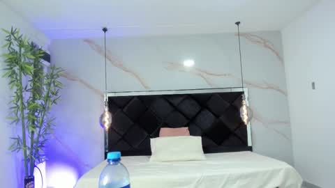 Snapshot of angelaa_cute chatting on 7, 11, 2025 ANGELA online show from 7, 11, 2025