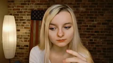 Snapshot of angelabunny_ chatting on 20, 5, 2026 angelabunny_ online show from 20, 5, 2026