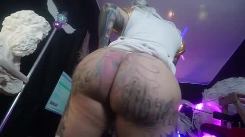 Snapshot of angelacianuro_ chatting on 17, 10, 2025 angelacianuro_ online show from 17, 10, 2025