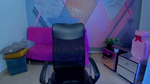 Angela online show from 5, 11, 2025