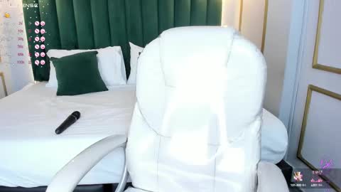 Snapshot of angelaluxi chatting on 19, 2, 2025 Angela online show from 19, 2, 2025
