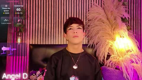 Angel dust online show from 25, 4, 2026