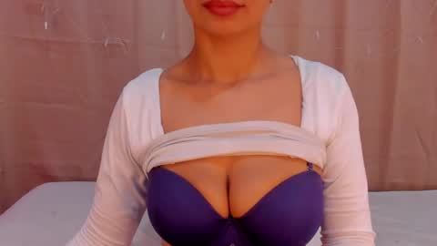 angelica_hot19 online show from 17, 4, 2026
