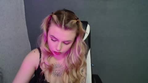 angelicablanch online show from 17, 9, 2025