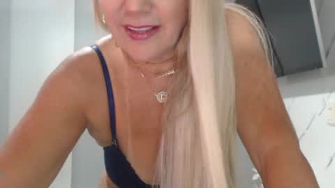 angelinna_12 online show from 25, 6, 2026