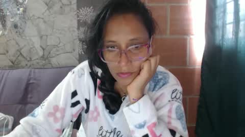 Snapshot of angelitaa_hot chatting on 28, 1, 2025 angela online show from 28, 1, 2025