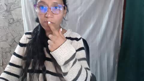 Snapshot of angelitaa_hot chatting on 16, 9, 2025 angela online show from 16, 9, 2025