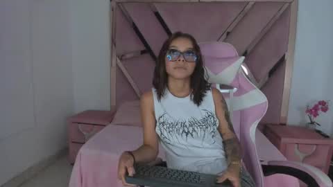 angell_petite01 online show from 2, 6, 2026