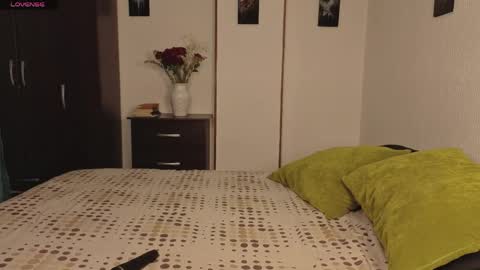  ANGELA ISABELLA  online show from 8, 4, 2026